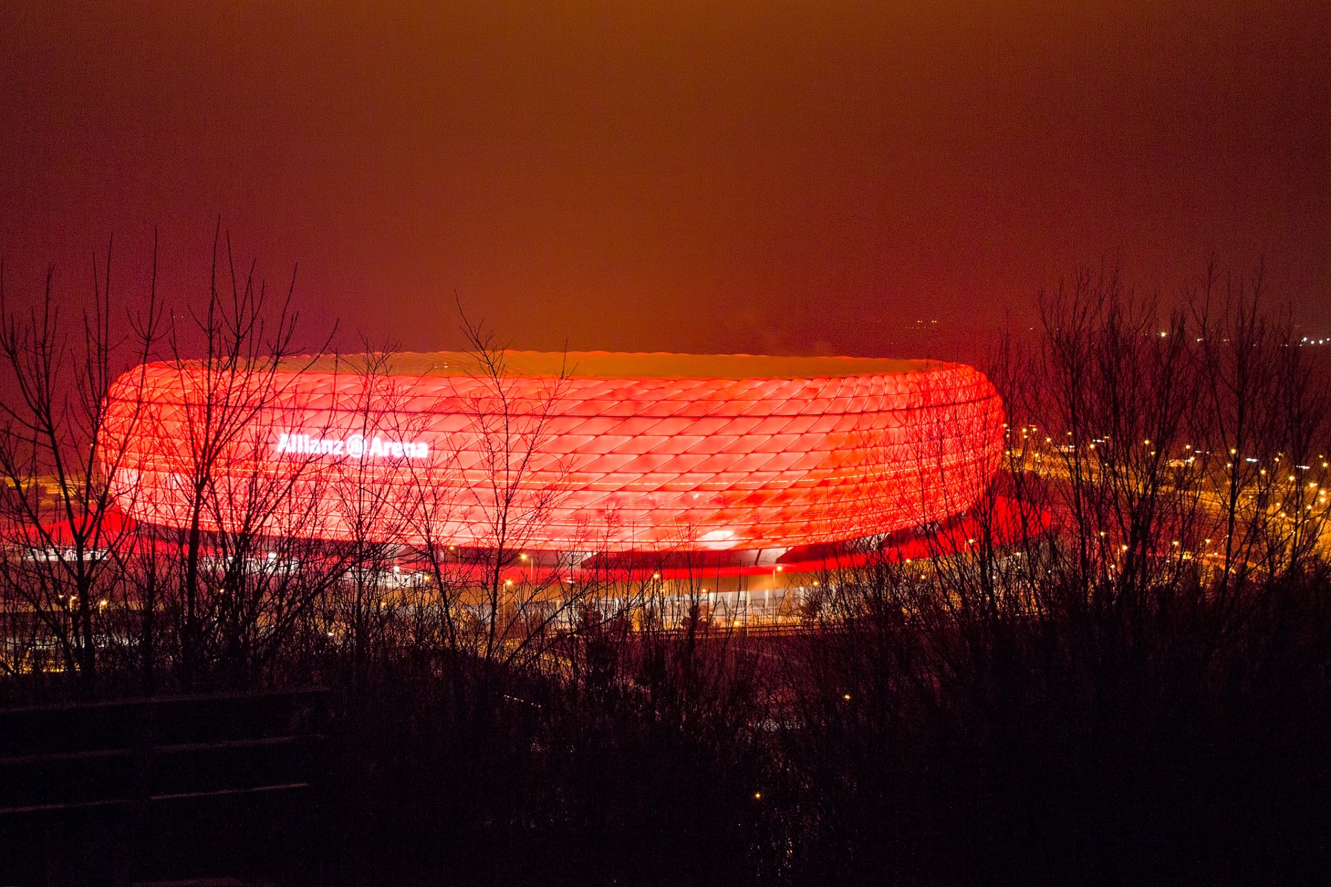 stadion allianz arena münchen deutschland nacht lichter landschaft