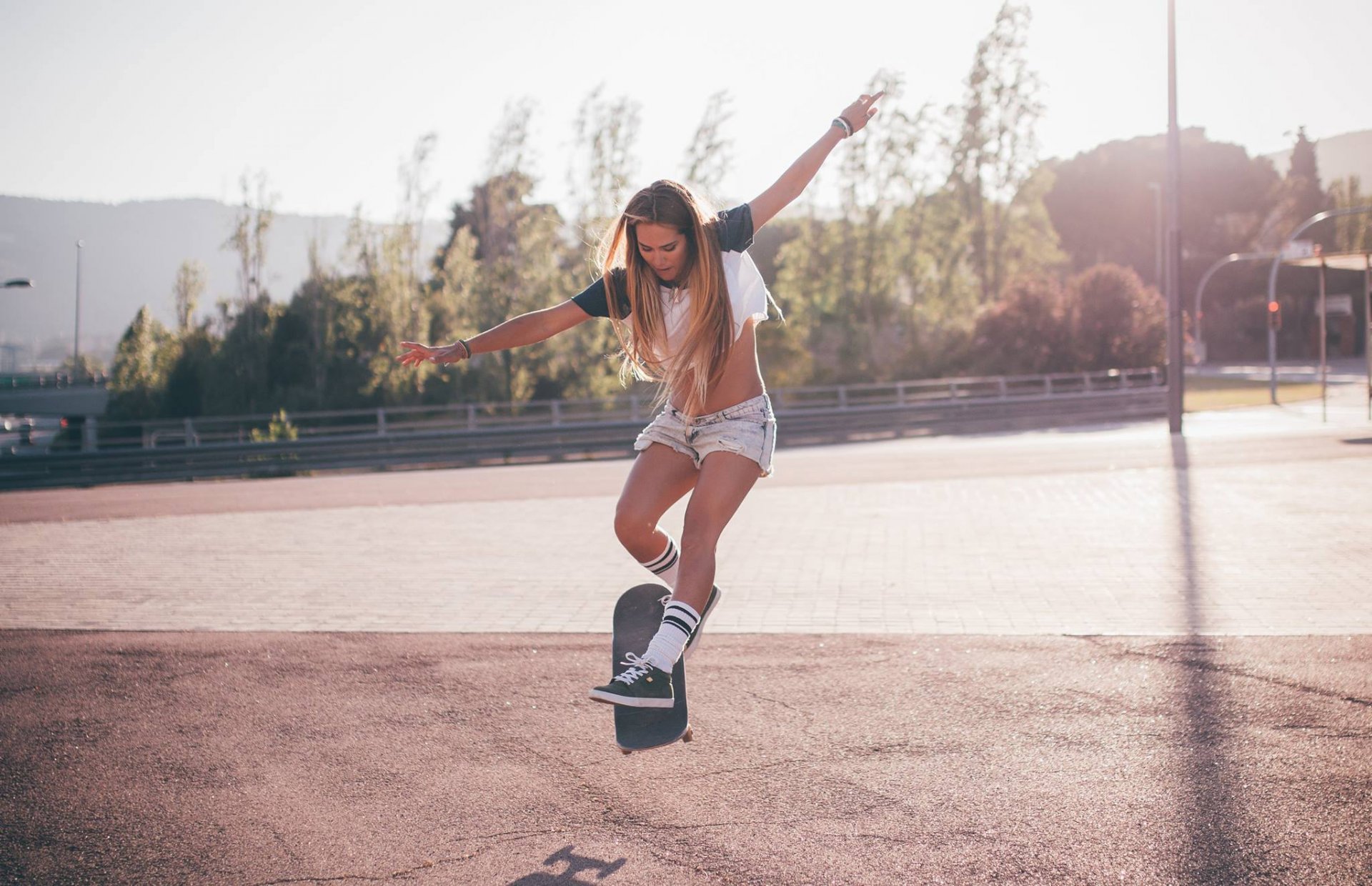 cara pelo piernas figura cuerpo skate pose