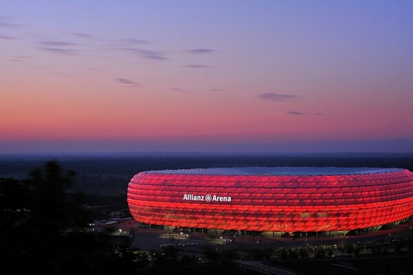 Vista notturna dello stadio in Baviera