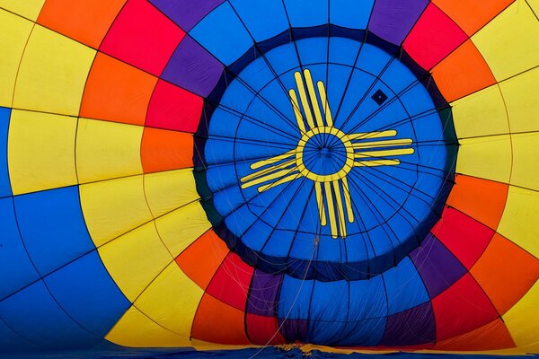 Dentro de un globo grande