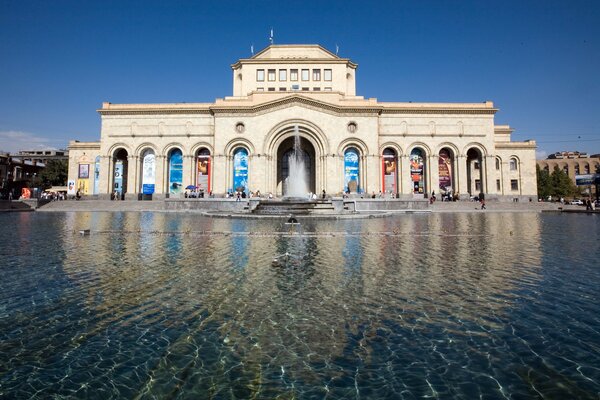 Der schicke Palast des armenischen Volkes