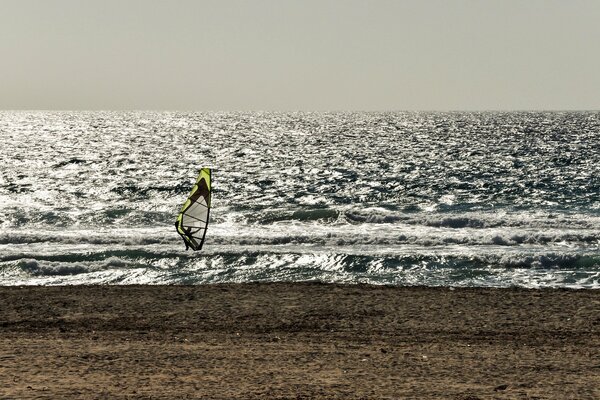 Windsurfen am Meer Sport