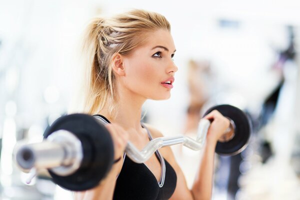 Weightlifting class for girls