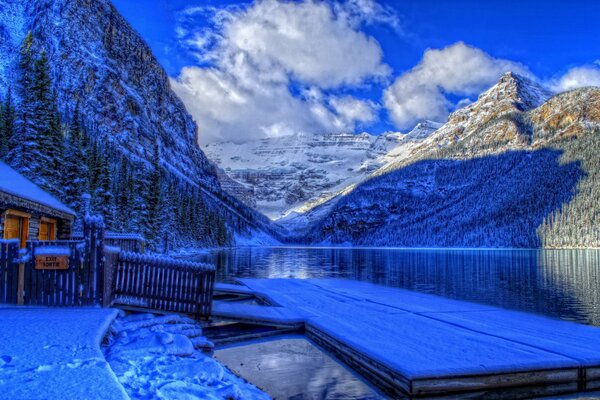 Schneebedeckte Berge. Kanada-Nationalpark