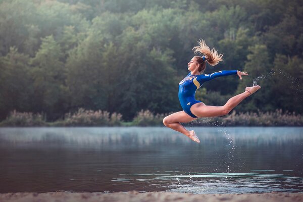 El elegante salto gimnástico de alexiane