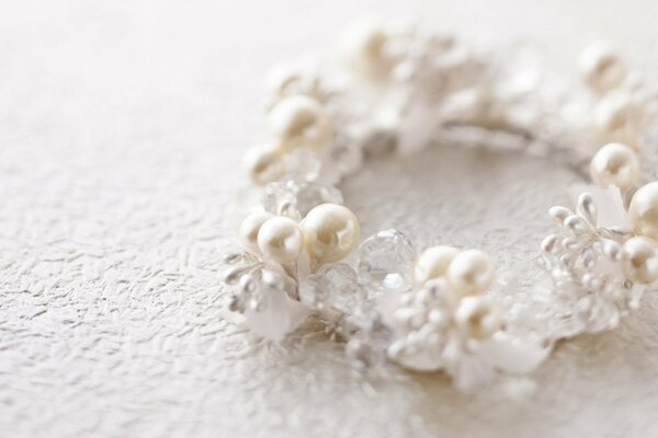 Pulsera de boda de color blanco con cuentas