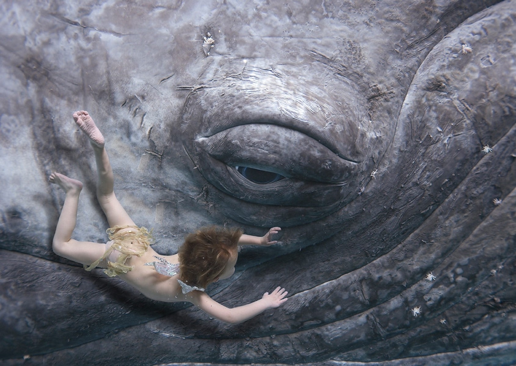 underwater child eye