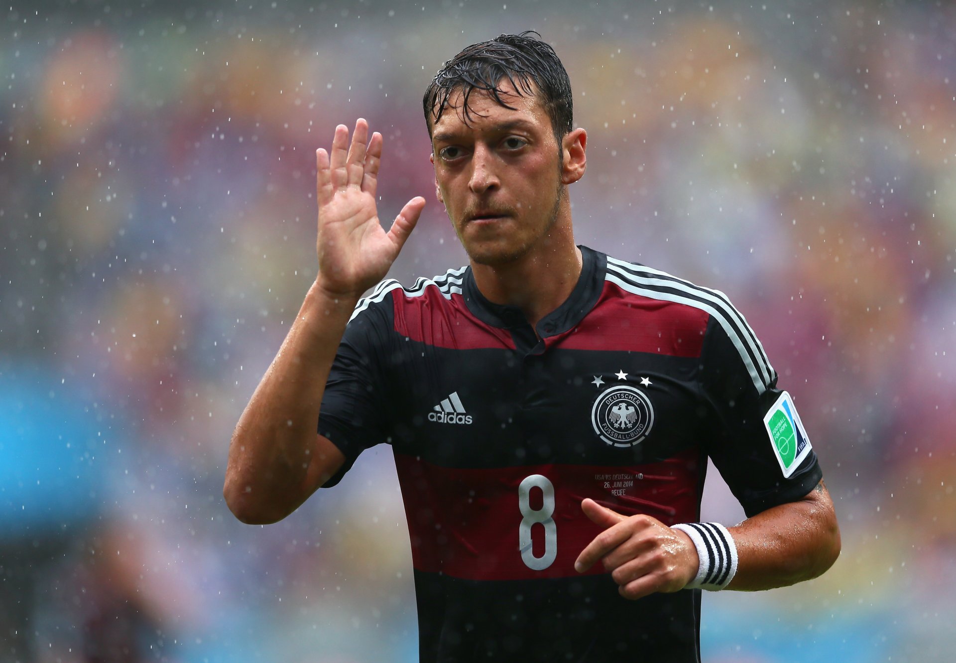 mesut özil allemagne fifa fifa footballeur joueur football sport coupe du monde 2014 coupe du monde 2014 brésil pluie averse