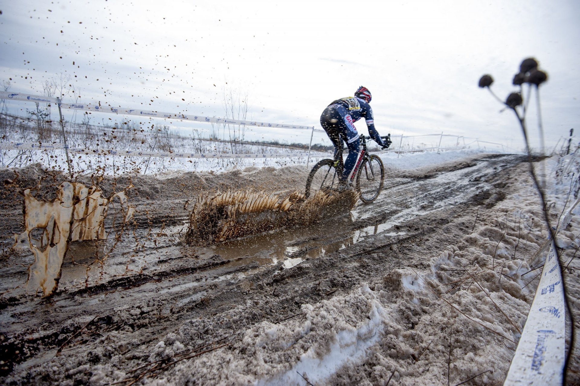 fahrrad sport cyclocross männlich joggen winter schnee rennen straße stimmung