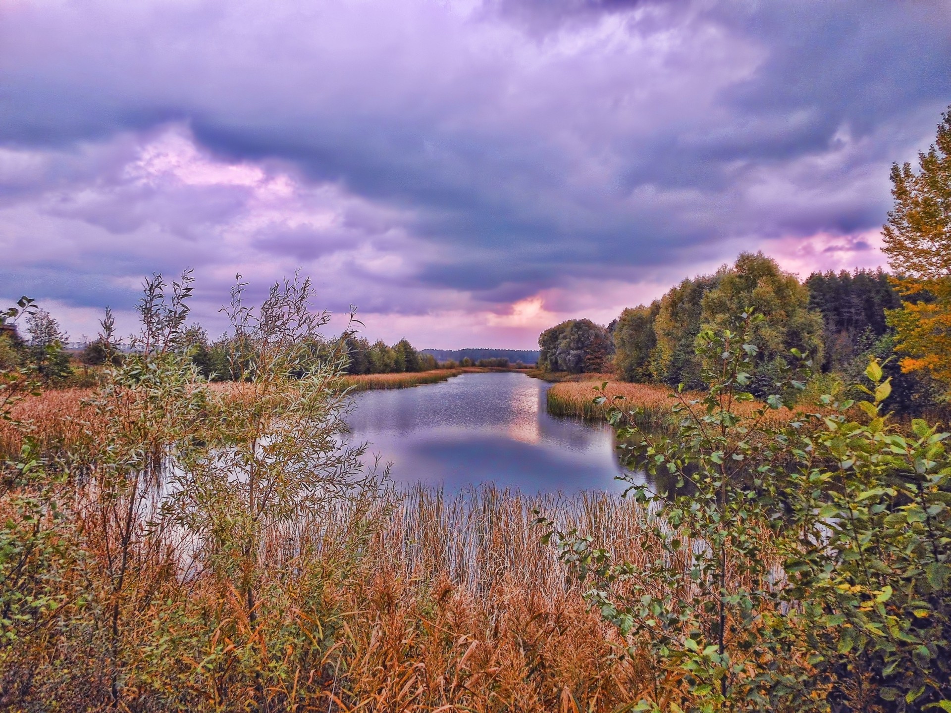 paysage coucher de soleil rivière nature arbres nuages automne