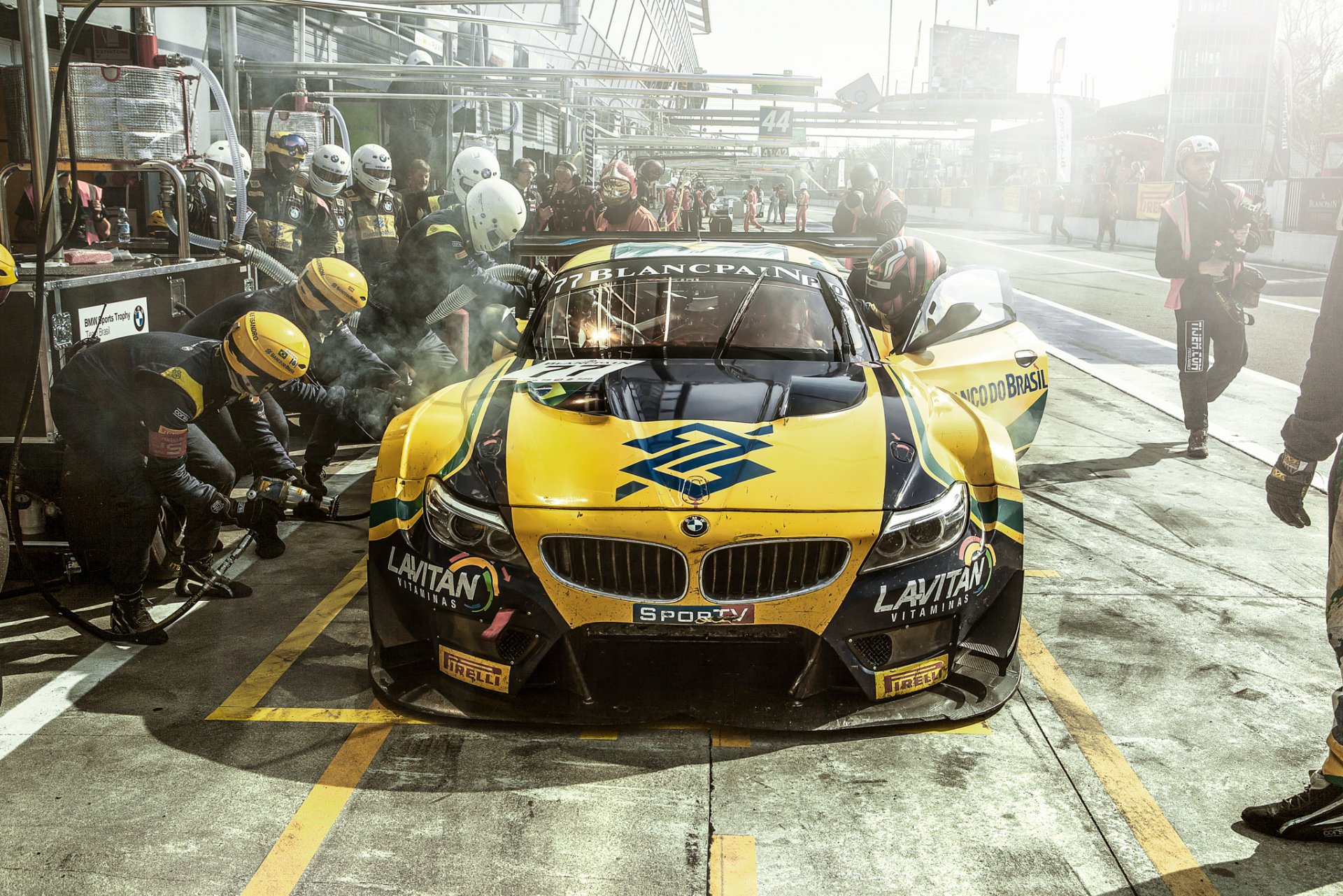 bmw team brasil boxengasse gt-serie blancpain monza