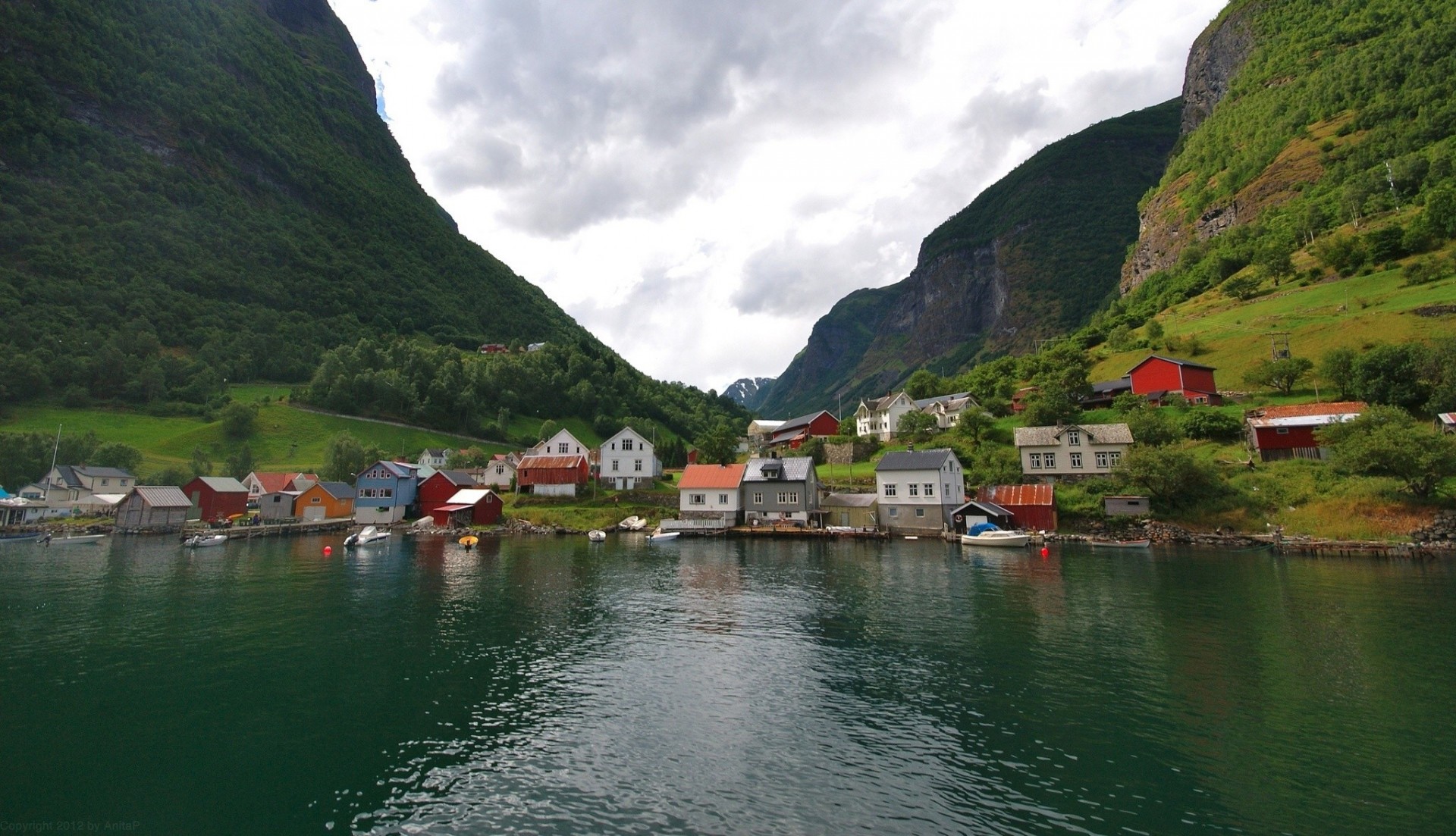 häuser land fjord norwegen undredal berge