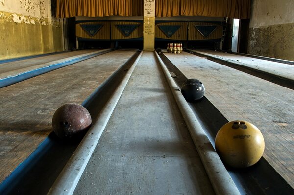 Bowling lanes with balls and pins