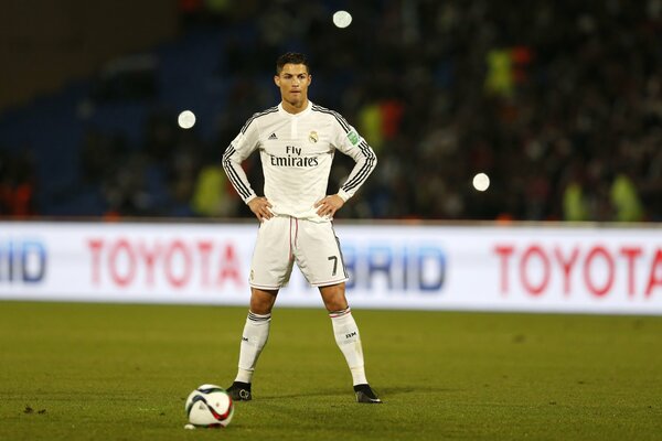 Cristiano Ronaldo pronto a colpire