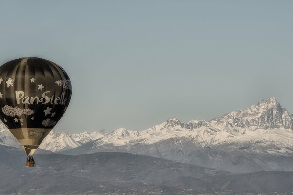 Beau paysage avec ballon