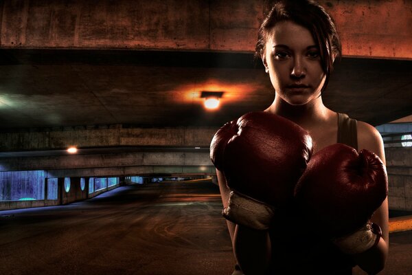 Portrait d une fille de boxeur dans des gants