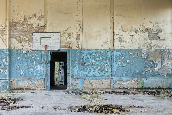 An abandoned gym in a broken state