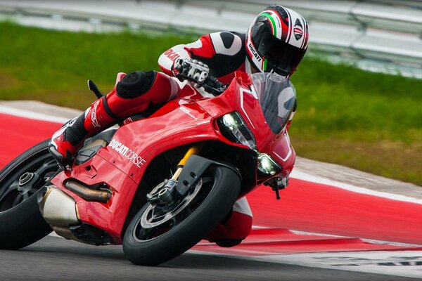 Moto ducati panigale r 2013