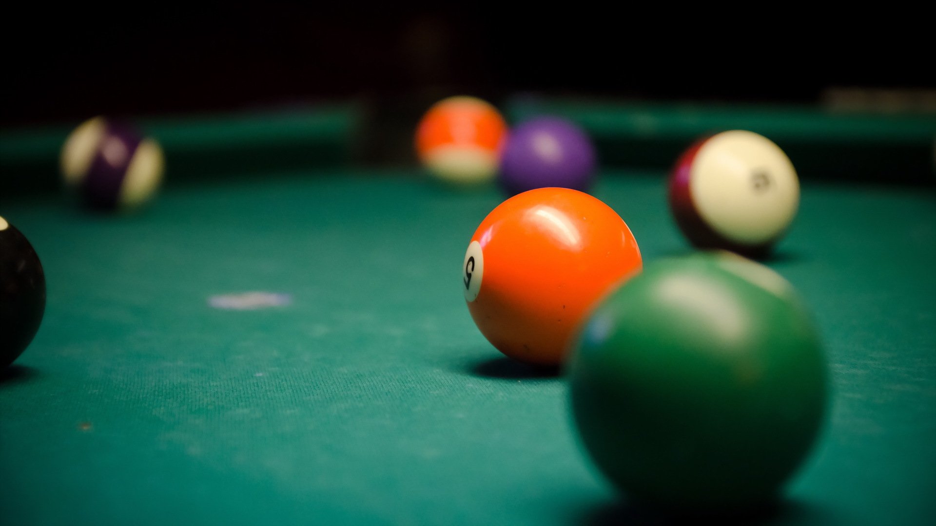 pool balls table