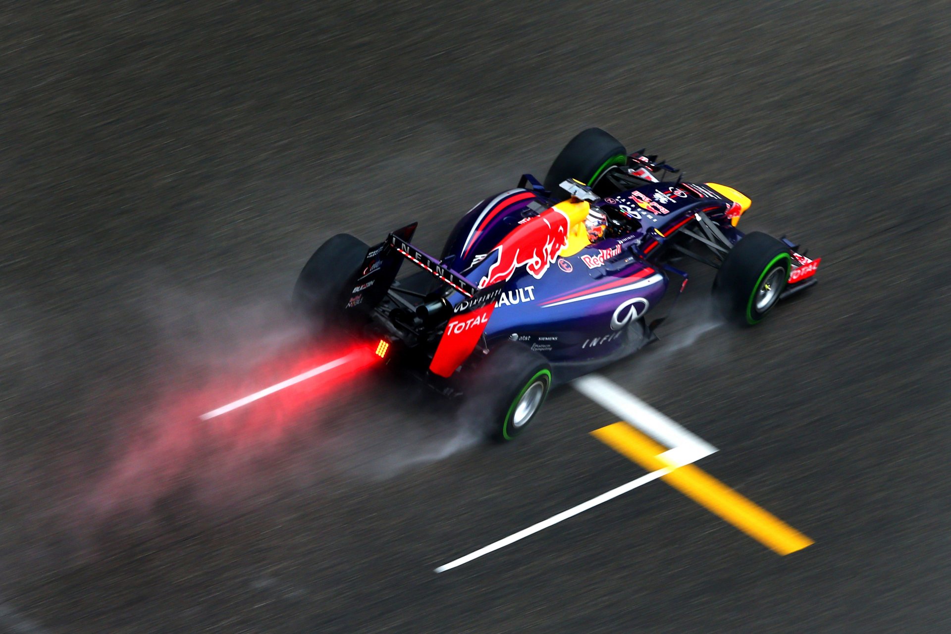 f1 red bull rb 10 rain sebastian vettel formula 1