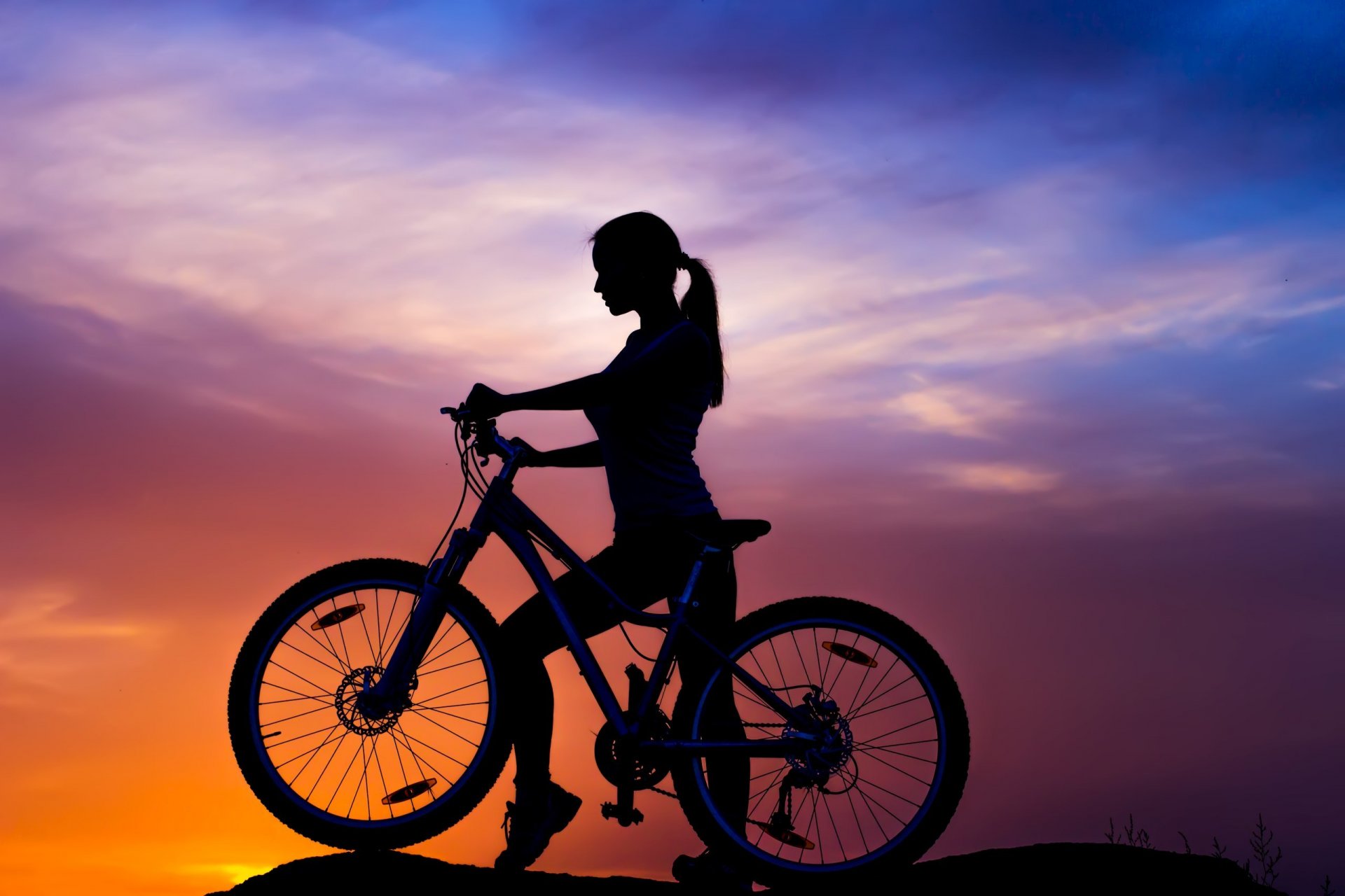 berg fahrrad fahrrad sport mädchen silhouette sonnenuntergang himmel