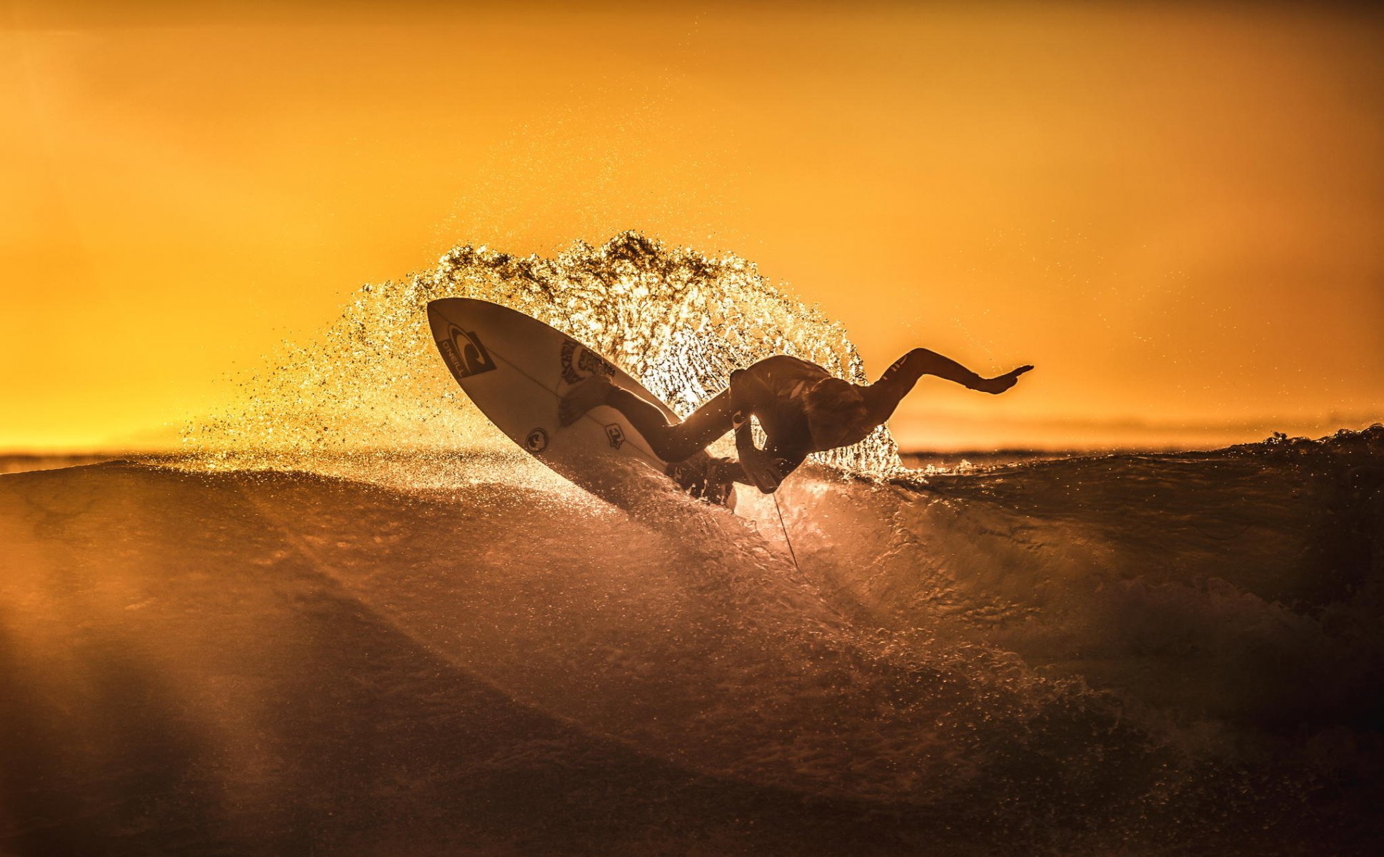 ocean zachód słońca sport surfing sportowiec fala rozprysk chwila