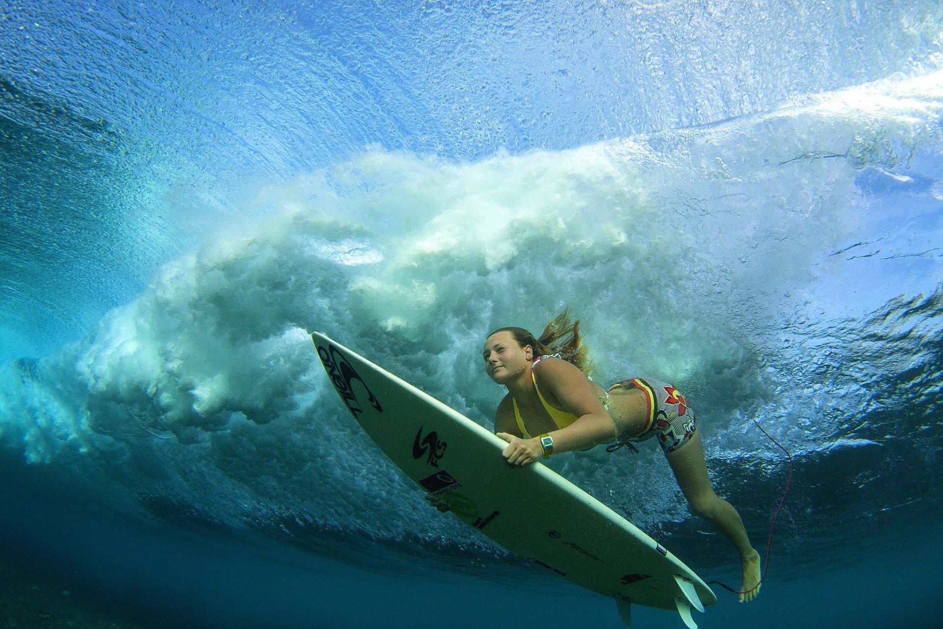 surf surfista tabla bajo el agua