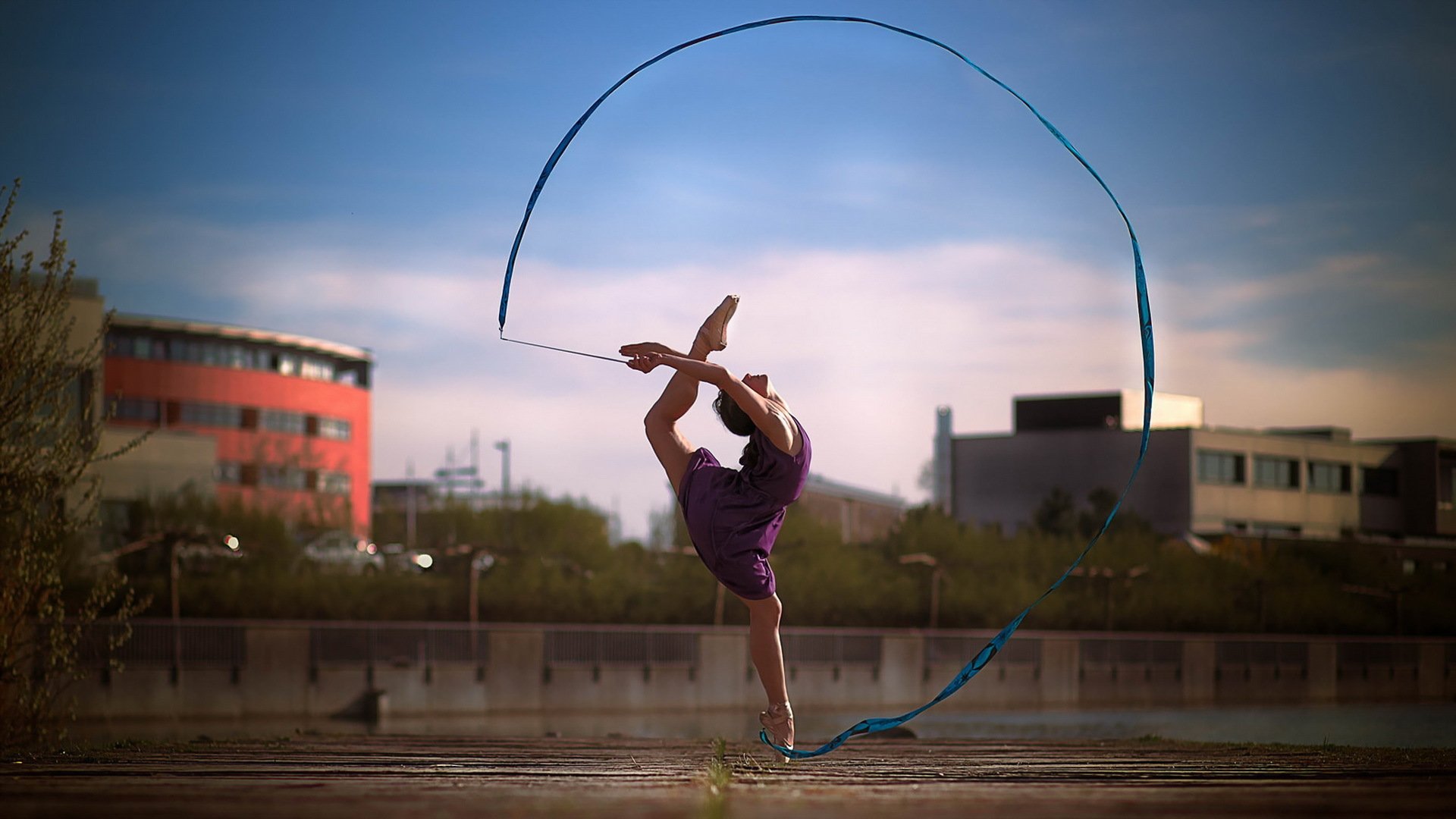 ragazza nastro ginnastica