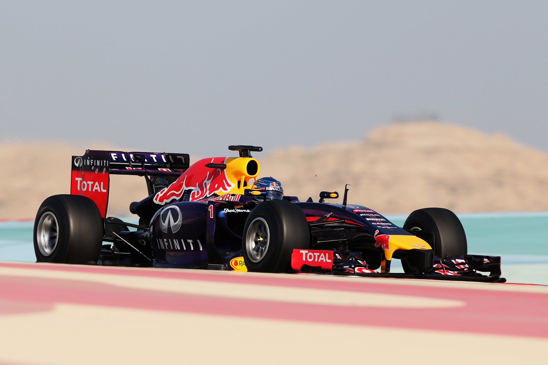 sebastian vettel f1 coureur champion rb10 red bull formule