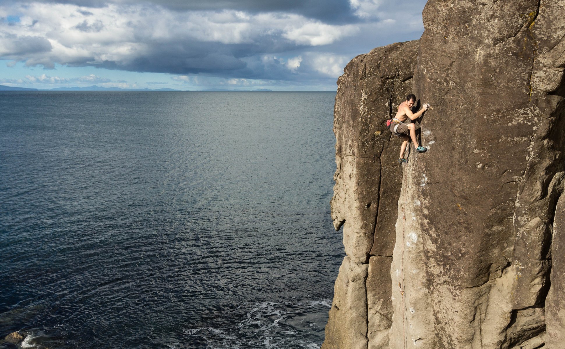 james mitchell feld- nordinsel neuseeland kletterer extrem felsen meer