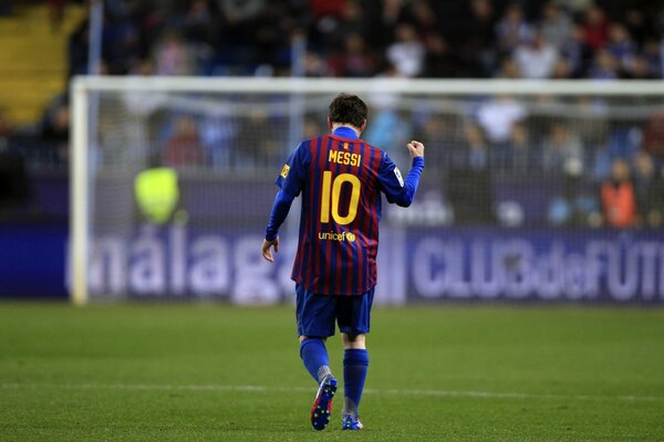 Lionel Messi de l arrière seul