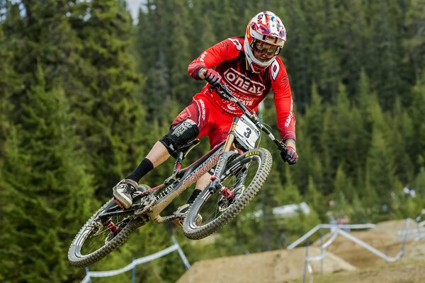 Carreras de bicicletas gran deporte unidad y adrenalina