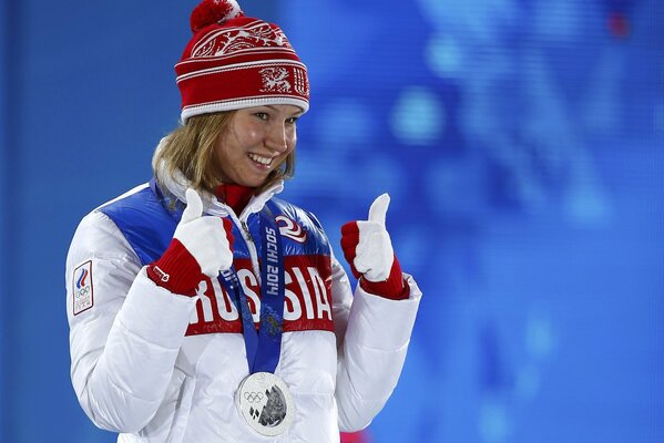 Олимпийская чемпионка на награждение