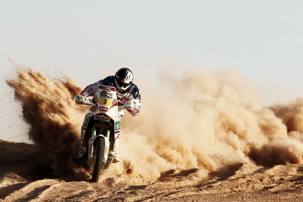 Motocross sur les sables du désert du Sahara