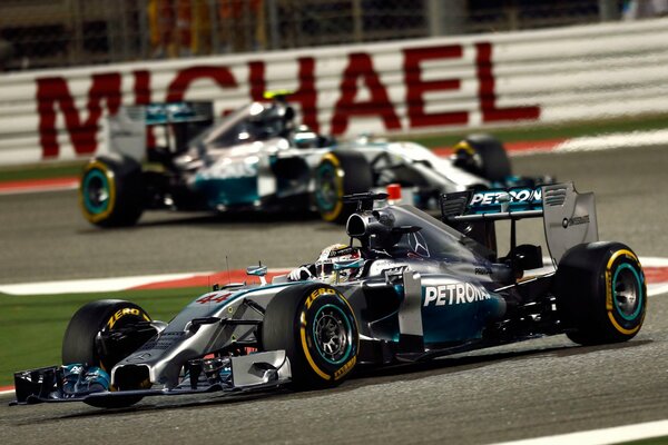 Sport-Mercedes-Rennen mit Lewis Hamilton