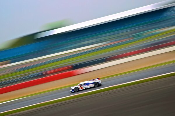 Alexander Wurz en el toyota hybrid