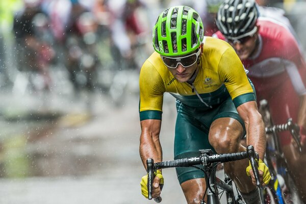 Cyclists race, cycling in the rain, sportian race