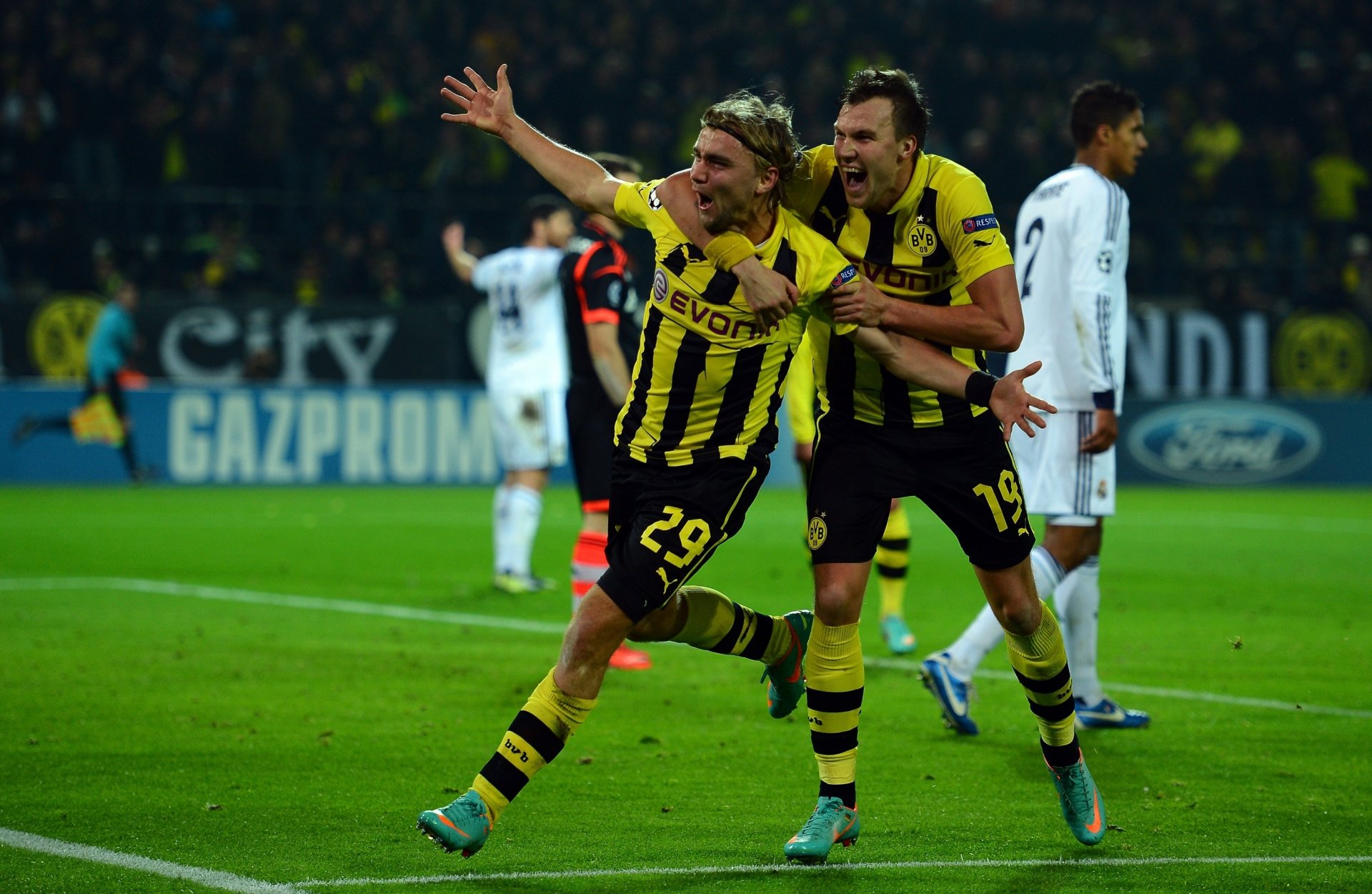 marcel schmelzer schmelzer kevin grosskreutz uniforme borussia dortmund alemania liga de campeones 2012-13 celebración gol real madrid jugador futbolista fútbol