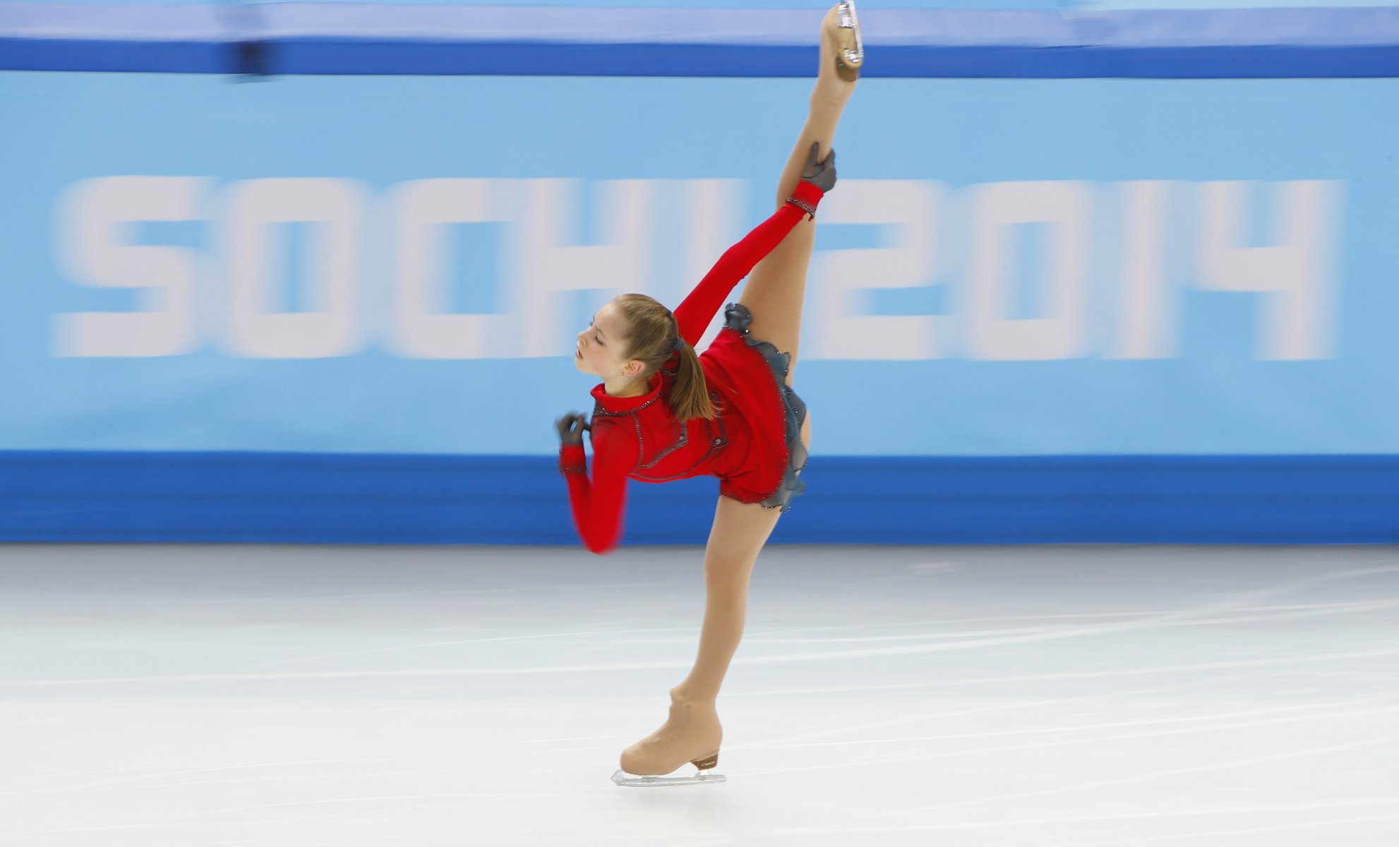 julia lipnitskaya lipnitskaya eiskunstläuferin sotschi 2014 sotschi 2014 olympische winterspiele xxii olympische winterspiele sotschi 2014 eiskunstlauf russland anmut kerrigan-spirale