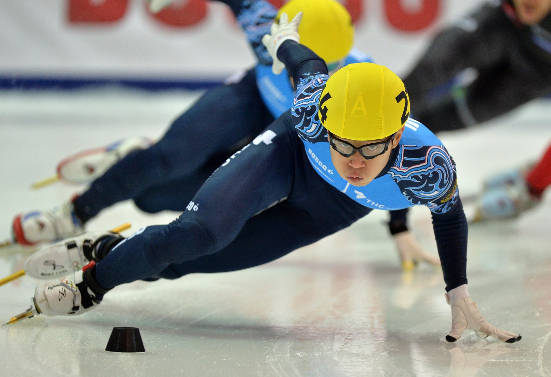 hort track viktor an viktor an speed look turn sochi 2014 sochi 2014 winter olympic games xxii winter olympic games sochi 2014 russia race helmet skate