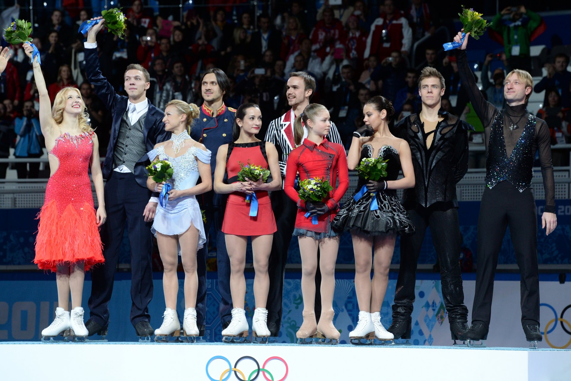 ekaterina bobrova dmitry solovyov tatyana volosozhar maxim trankov ksenia stolbova fyodor klimov julia lipnitskaya elena iliny nikita katsalapov evgeny plushenko campeones olímpicos victoria rusia pedestal oro