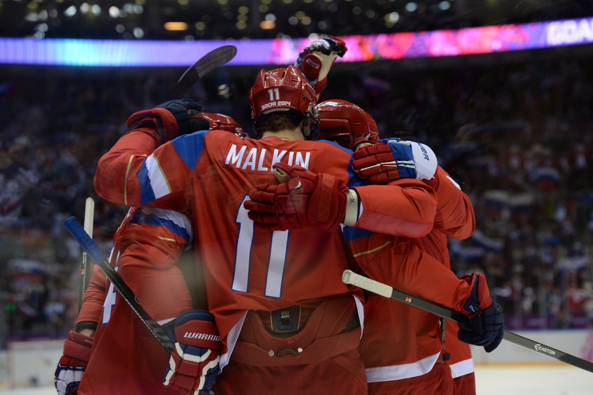 russische eishockey-nationalmannschaft eishockey mit puck eugene vladimirovich malkin xxii olympische winterspiele olympische winterspiele 2014 2014 olympische winterspiele russland sport malkin