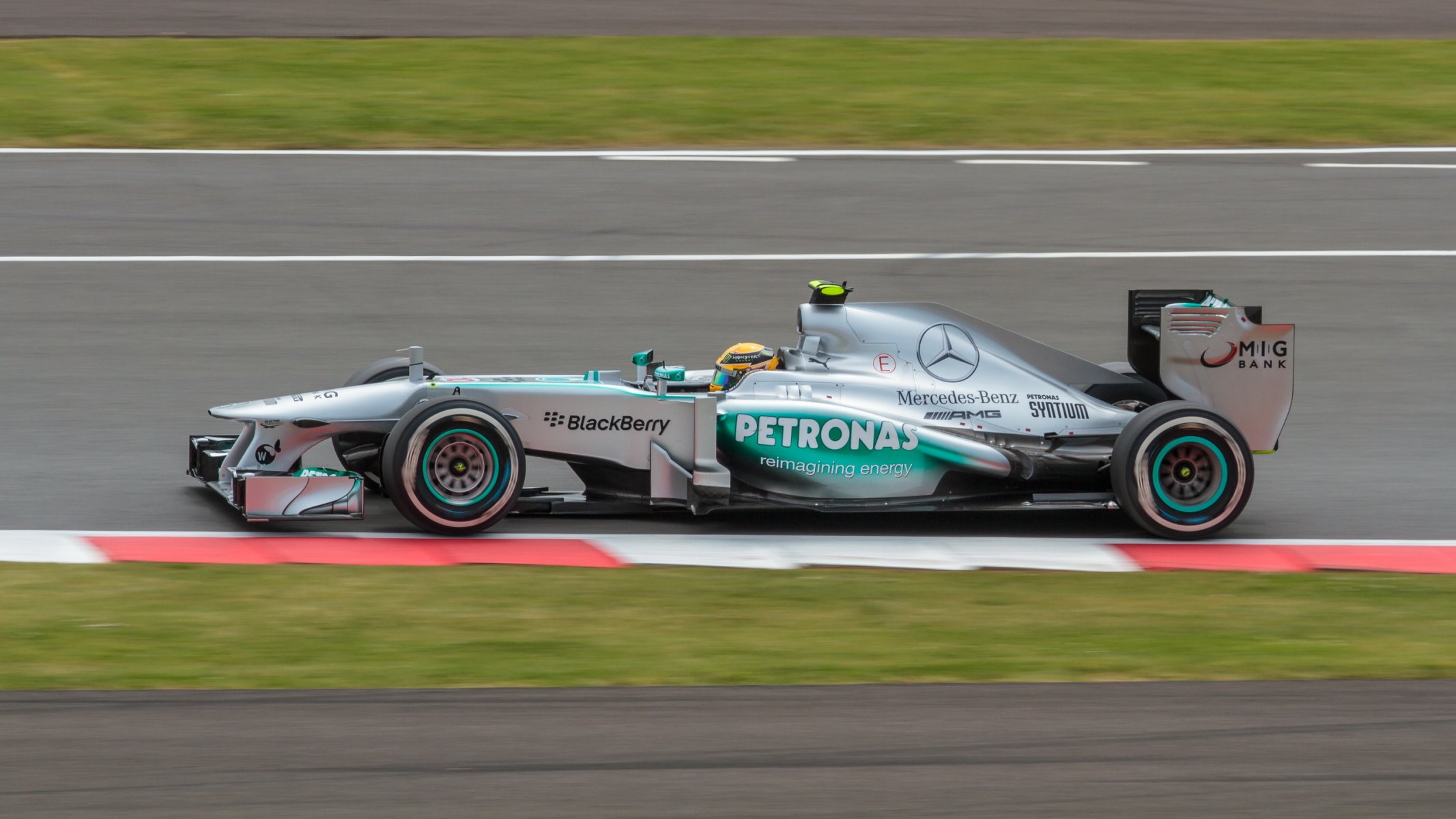 lewis hamilton silverstone f1