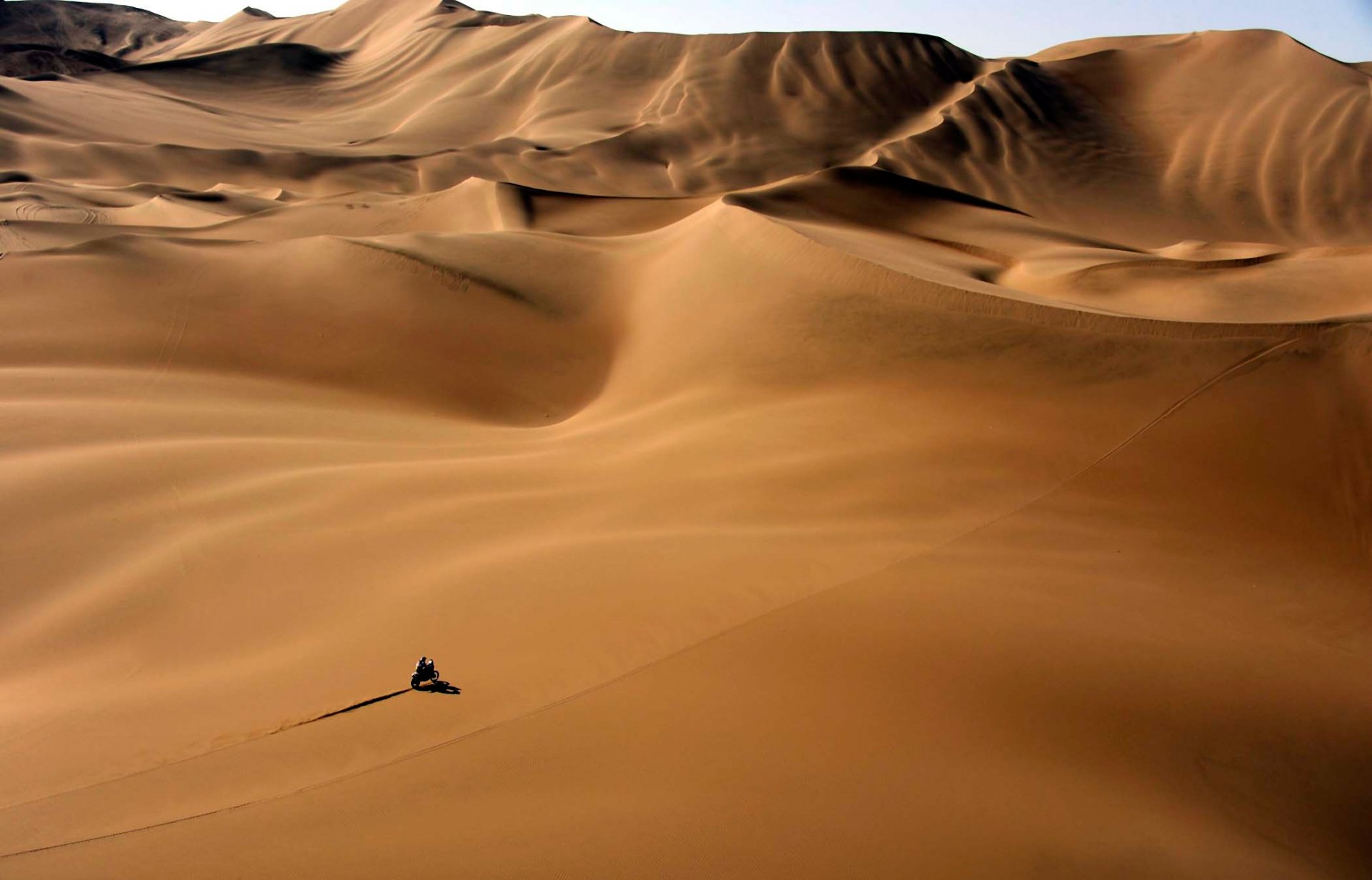 moto dakar rallye désert sable dunes chaleur sport