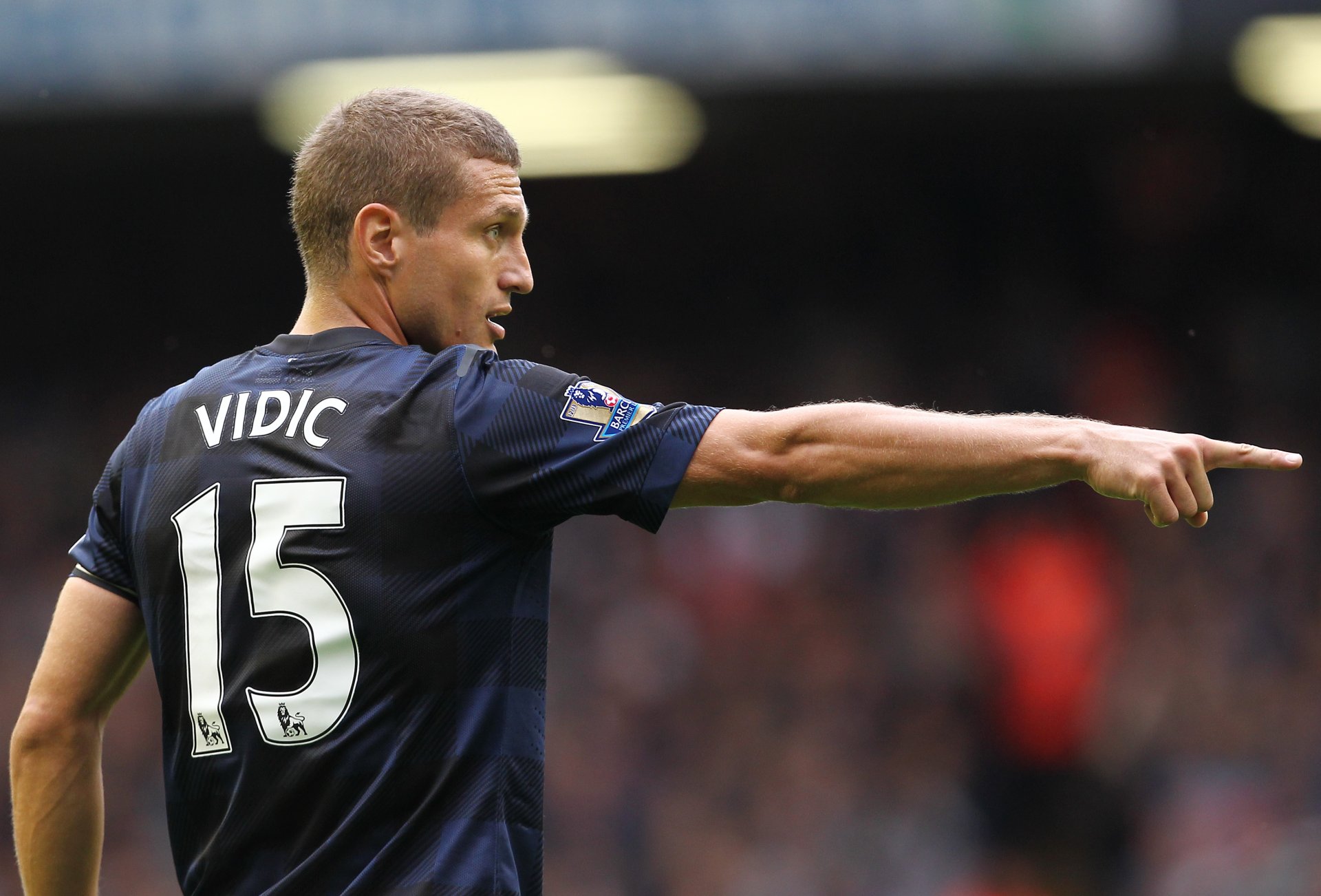 vidic mu gwiazda piłka nożna manchester united 13/14 old trafford