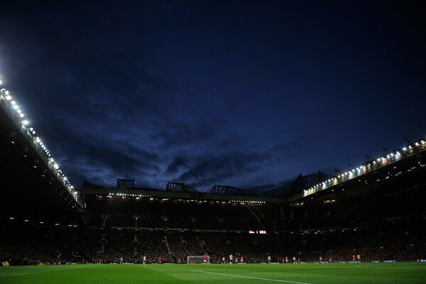 Prawdziwy mecz teatralny pokazał Old Trafford z Manchesteru United