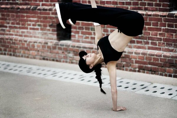 Breakdance girls in the frieze rack