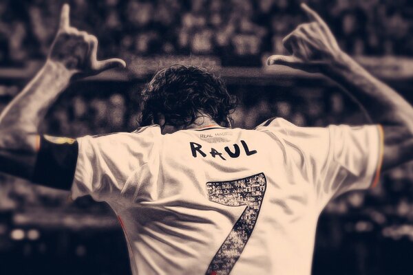 Jugador de fútbol Raúl legendario número siete