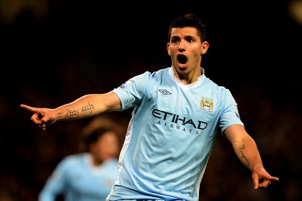 El rostro indignado de Sergio agüero durante el partido