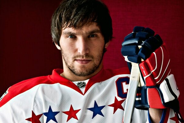 Le célèbre joueur de hockey Alexander Ovechkin lutshii athlète